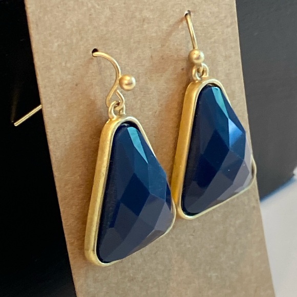 012-Triangular Design Earrings - Picture 2 of 3